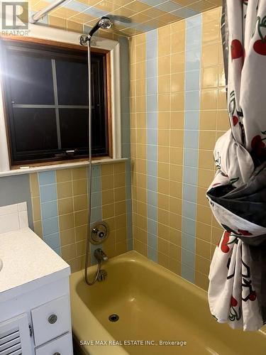 6159 Franklin Ave, Niagara Falls, ON - Indoor Photo Showing Bathroom