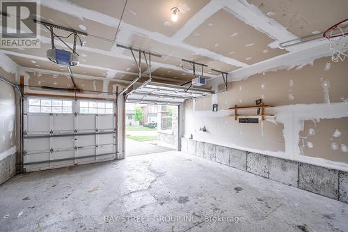 10 Rugman Cres, Springwater, ON - Indoor Photo Showing Garage