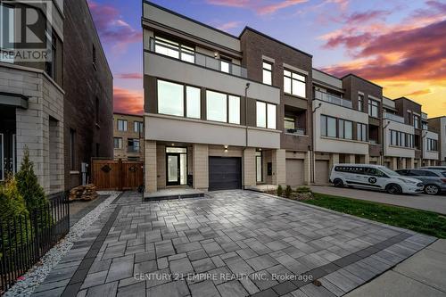 310 Squire Cres, Oakville, ON - Outdoor With Facade