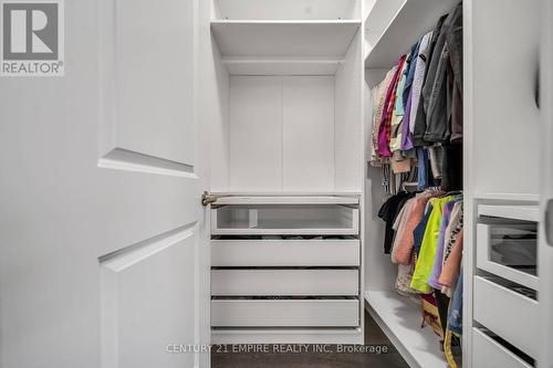 310 Squire Cres, Oakville, ON - Indoor With Storage