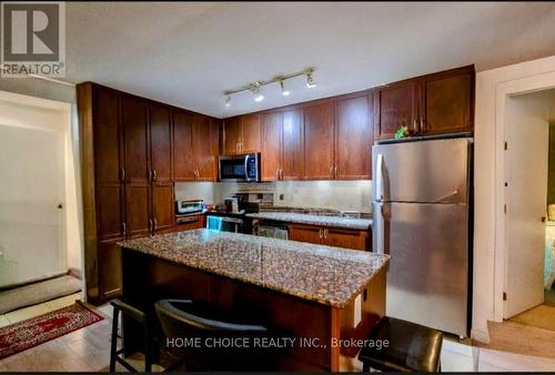 #422 -830 Lawrence Ave W, Toronto, ON - Indoor Photo Showing Kitchen