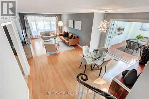 15 Deanewood Cres, Toronto, ON - Indoor Photo Showing Living Room