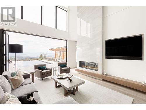 1372 Mine Hill Drive, Kelowna, BC - Indoor Photo Showing Living Room With Fireplace