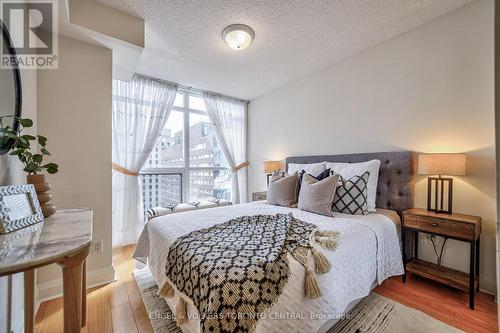 #1710 -21 Carlton St, Toronto, ON - Indoor Photo Showing Bedroom
