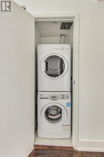 #2301 -68 Shuter St, Toronto, ON - Indoor Photo Showing Laundry Room