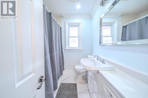 121 Riverside Dr, Oshawa, ON - Indoor Photo Showing Bathroom