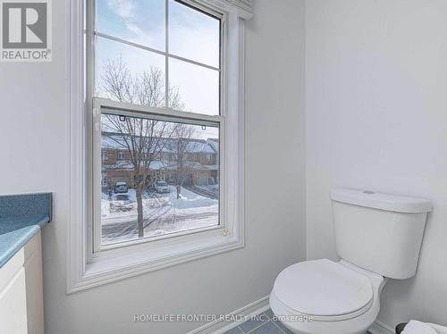 32 Ochalski Rd, Aurora, ON - Indoor Photo Showing Bathroom