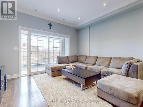 125 Chokecherry Crescent, Markham, ON - Indoor Photo Showing Living Room