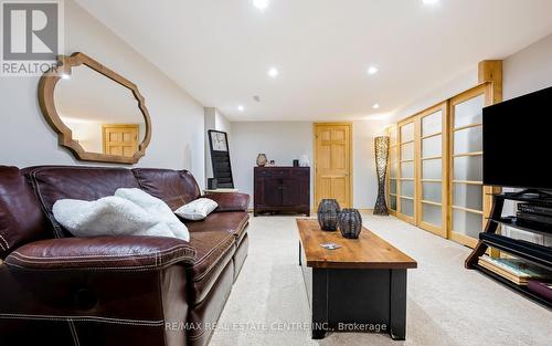 149 Valleyview Cres, Bradford West Gwillimbury, ON - Indoor Photo Showing Living Room