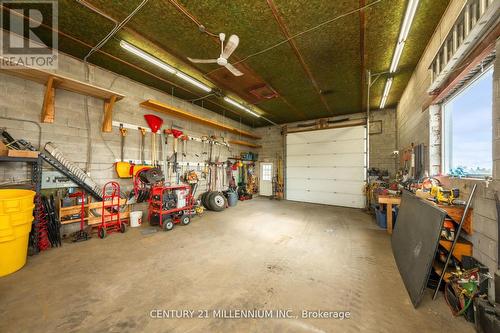 2319 King St, Caledon, ON - Indoor Photo Showing Garage