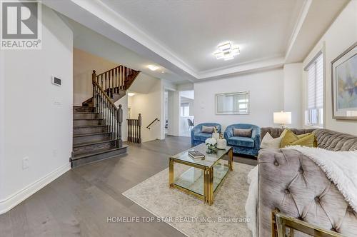 207 Wesmina Avenue, Whitchurch-Stouffville, ON - Indoor Photo Showing Living Room