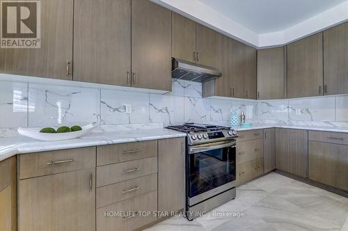 207 Wesmina Avenue, Whitchurch-Stouffville, ON - Indoor Photo Showing Kitchen With Upgraded Kitchen