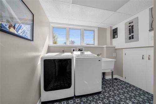 7 Nelles Road S, Grimsby, ON - Indoor Photo Showing Laundry Room