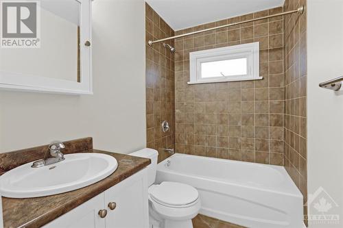 218 Main Street, Ottawa, ON - Indoor Photo Showing Bathroom