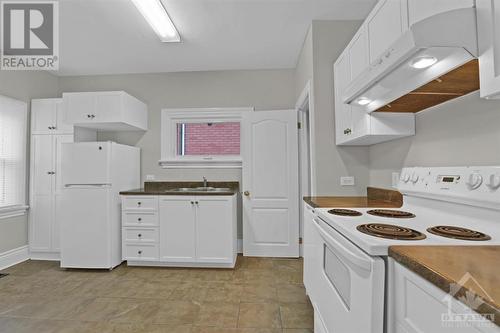 218 Main Street, Ottawa, ON - Indoor Photo Showing Kitchen With Double Sink
