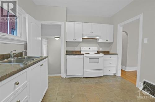 218 Main Street, Ottawa, ON - Indoor Photo Showing Kitchen With Double Sink