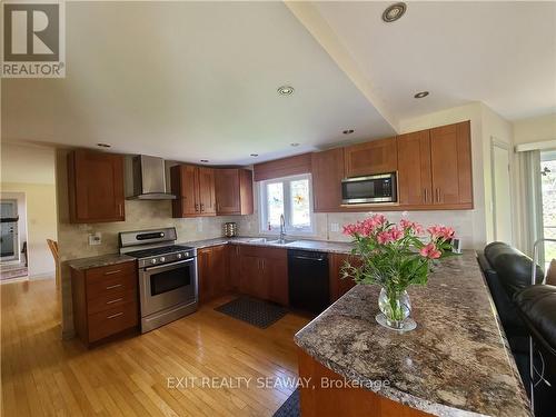 15220 Colonial Drive, South Stormont, ON - Indoor Photo Showing Kitchen With Double Sink