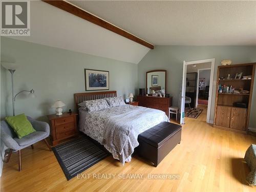 15220 Colonial Drive, South Stormont, ON - Indoor Photo Showing Bedroom