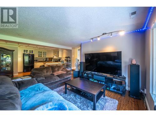 3808 Forsyth Drive, Penticton, BC - Indoor Photo Showing Living Room