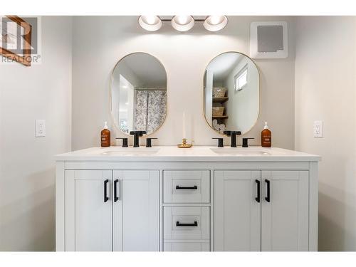 1221 Green Lake Road, Oliver, BC - Indoor Photo Showing Bathroom