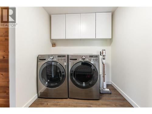 1221 Green Lake Road, Oliver, BC - Indoor Photo Showing Laundry Room