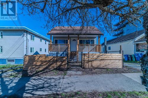 111 Haliburton St, Nanaimo, BC - Outdoor With Deck Patio Veranda