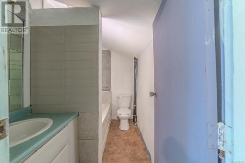 111 Haliburton St, Nanaimo, BC - Indoor Photo Showing Bathroom