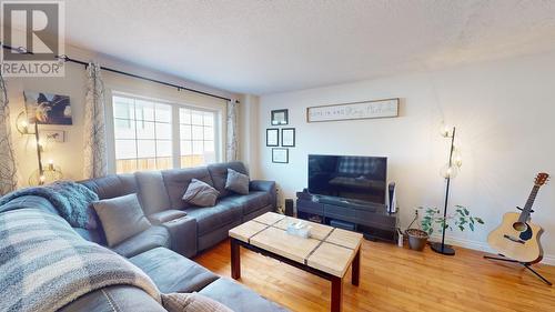 8220 86 Avenue, Fort St. John, BC - Indoor Photo Showing Living Room