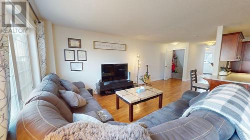 8220 86 Avenue, Fort St. John, BC - Indoor Photo Showing Living Room