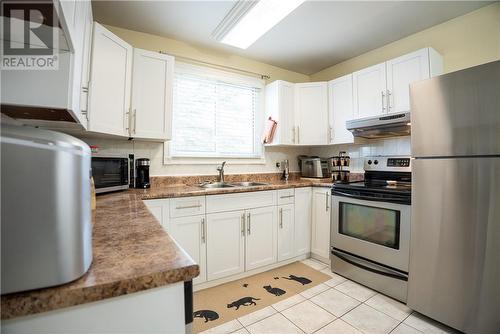 4254 Marlene Court, Greater Sudbury, ON - Indoor Photo Showing Kitchen With Double Sink
