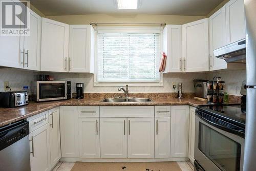 4254 Marlene Court, Greater Sudbury, ON - Indoor Photo Showing Kitchen With Double Sink