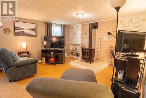4254 Marlene Court, Greater Sudbury, ON - Indoor Photo Showing Living Room