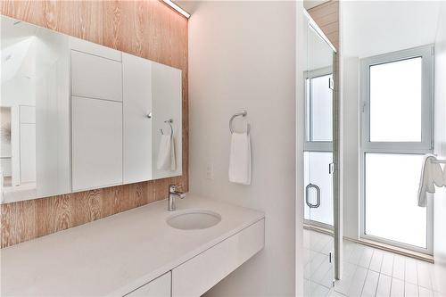 1427 Birch Avenue, Burlington, ON - Indoor Photo Showing Bathroom