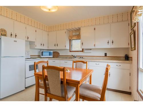 8988 Beach Street, Balfour, BC - Indoor Photo Showing Kitchen