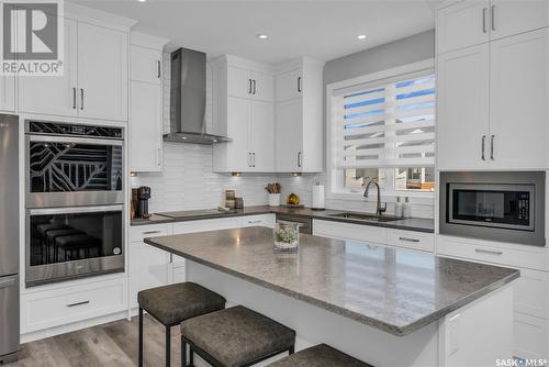 546 Burgess Crescent, Saskatoon, SK - Indoor Photo Showing Kitchen With Upgraded Kitchen