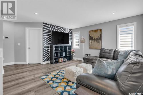 546 Burgess Crescent, Saskatoon, SK - Indoor Photo Showing Living Room