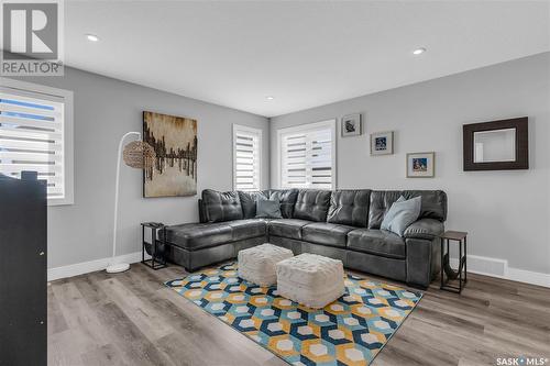 546 Burgess Crescent, Saskatoon, SK - Indoor Photo Showing Living Room