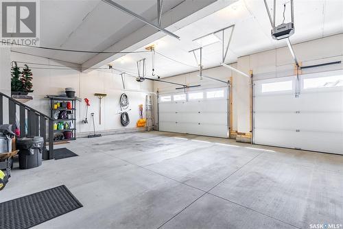 546 Burgess Crescent, Saskatoon, SK - Indoor Photo Showing Garage