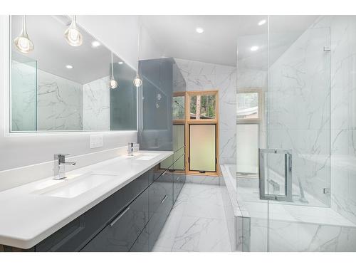 5612 Wolf Creek Road, Wasa, BC - Indoor Photo Showing Bathroom