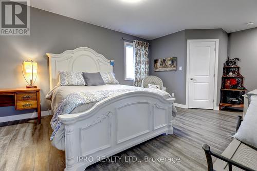 22 Morning Glory Dr, Tillsonburg, ON - Indoor Photo Showing Bedroom
