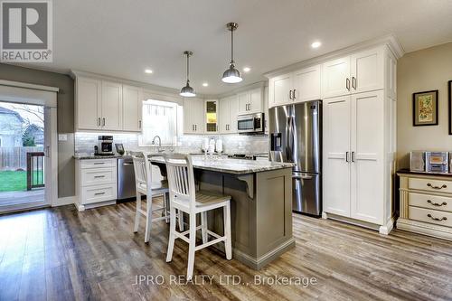 22 Morning Glory Dr, Tillsonburg, ON - Indoor Photo Showing Kitchen With Upgraded Kitchen