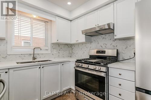 160 Provident Way, Hamilton, ON - Indoor Photo Showing Kitchen With Double Sink