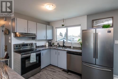 4319 Eaglenest Crescent, Prince George, BC - Indoor Photo Showing Kitchen
