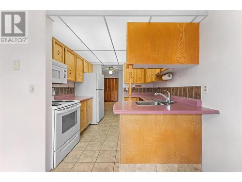 983 Bernard Avenue Unit# 208, Kelowna, BC - Indoor Photo Showing Kitchen
