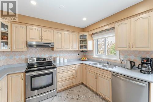 34 Jaffa Dr, Brampton, ON - Indoor Photo Showing Kitchen With Double Sink