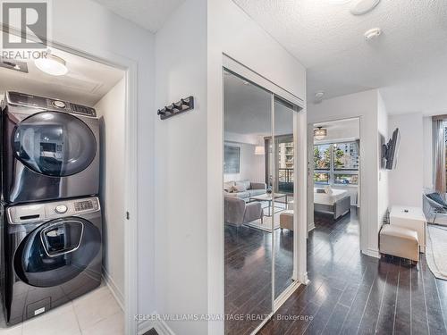 320 - 27 Rean Drive, Toronto, ON - Indoor Photo Showing Laundry Room