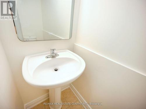 863 Scott Boulevard, Milton, ON - Indoor Photo Showing Bathroom