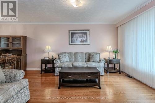 234 Morden Rd, Oakville, ON - Indoor Photo Showing Living Room
