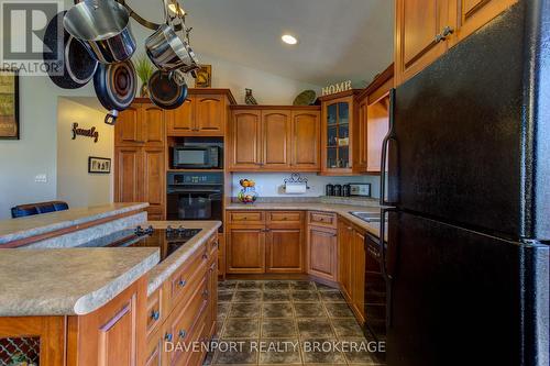 9643 3 Road N, Minto, ON - Indoor Photo Showing Kitchen