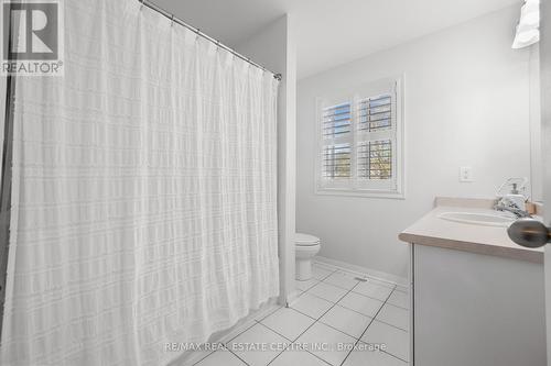 8 Wade Green, Cambridge, ON - Indoor Photo Showing Bathroom